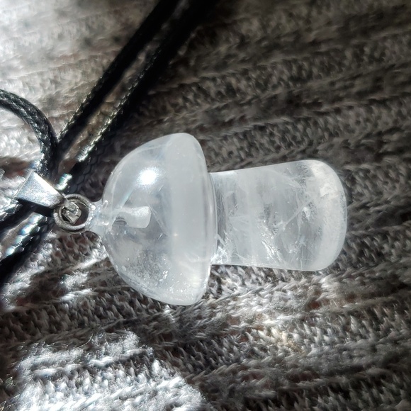 Crystal mushroom pendant - Picture 2 of 4